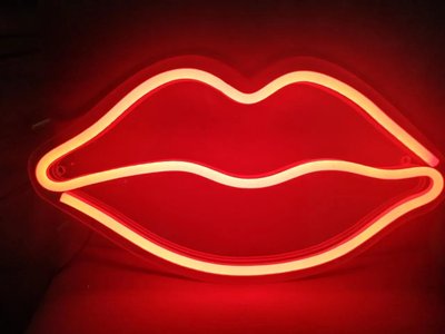 Неоновый ночник-светильник красные губы LED 1000137p фото